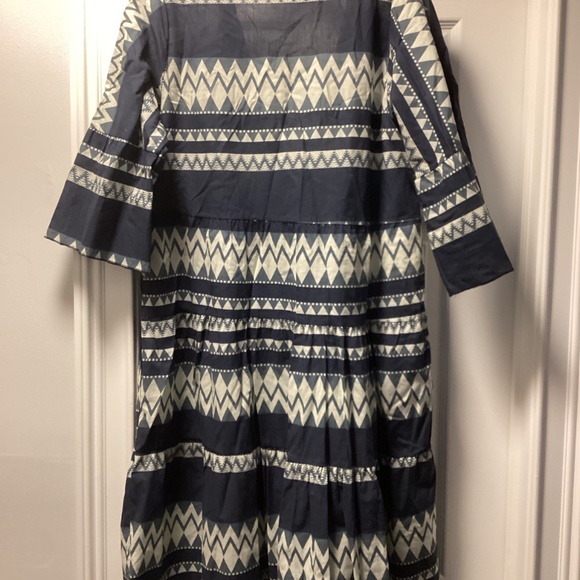 Women’s dress - Picture 3 of 3